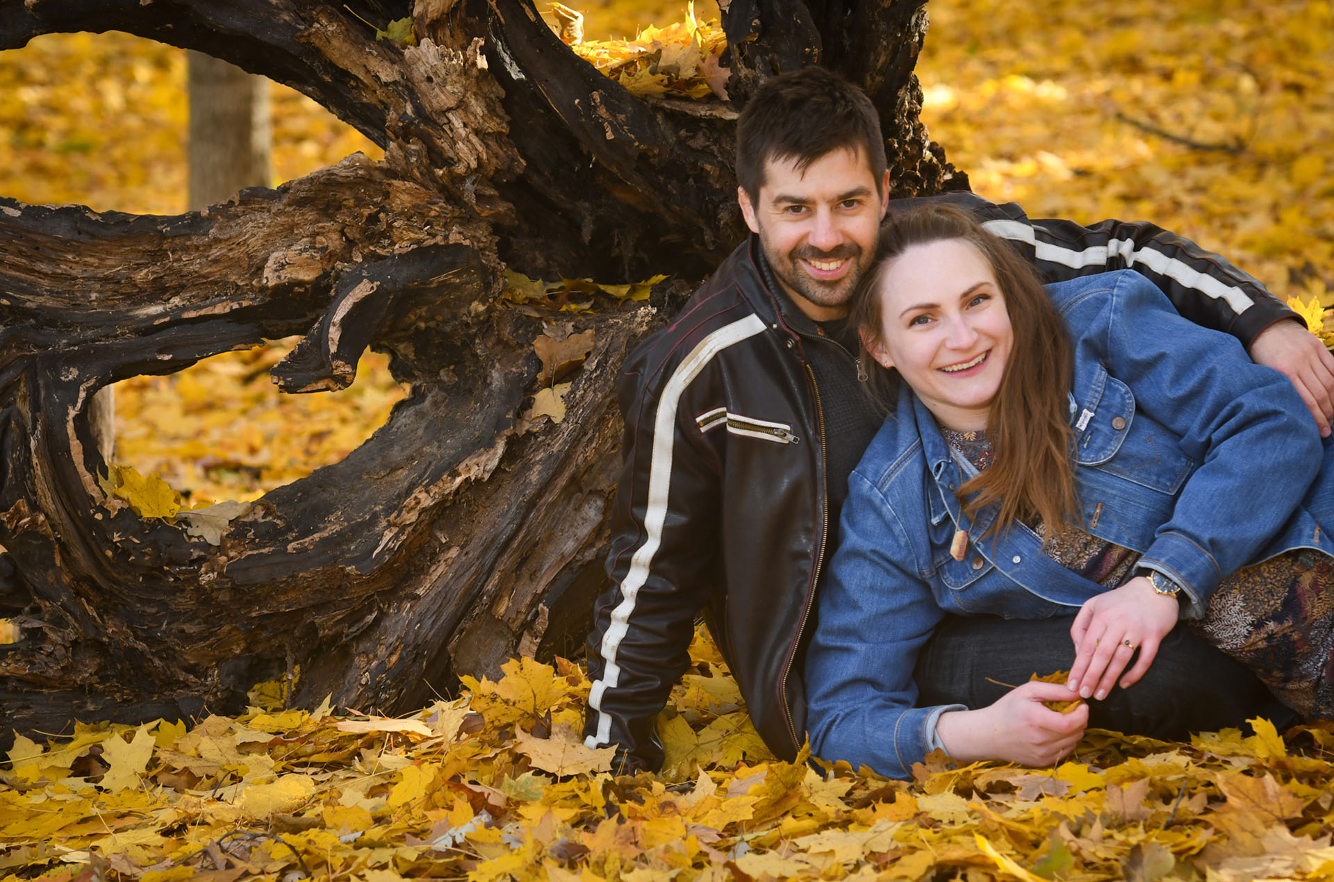 Best Troy lifestyles photographer takes a photo of a engaged couple snuggling on a late fall afternoon at a park in Troy, Michigan.