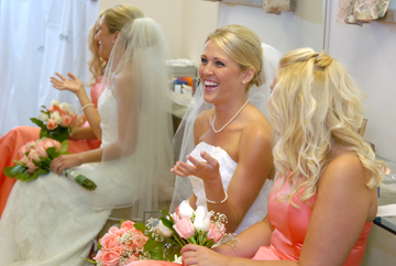 Troy Michigan Wedding Photographer | Fun Oakland County Wedding