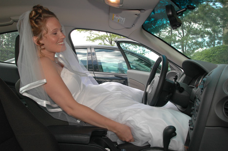 MI wedding photojournalist has portfolio of moments during wedding ceremony