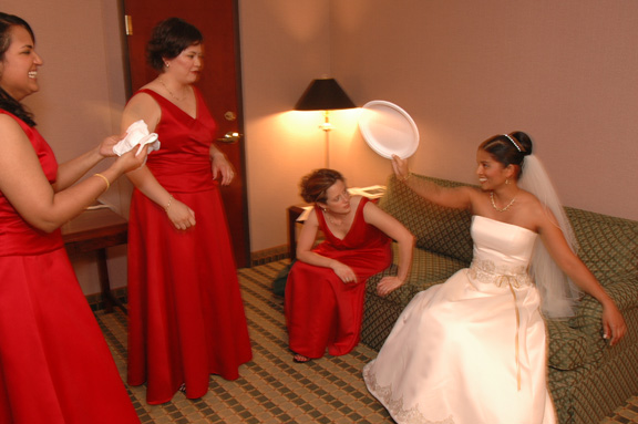 Michigan wedding photojournalist takes pictures of the bride's preparations