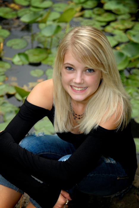 Farmington Michigan senior pictures are shot by a photojournalist who wants to bring out their personalities.